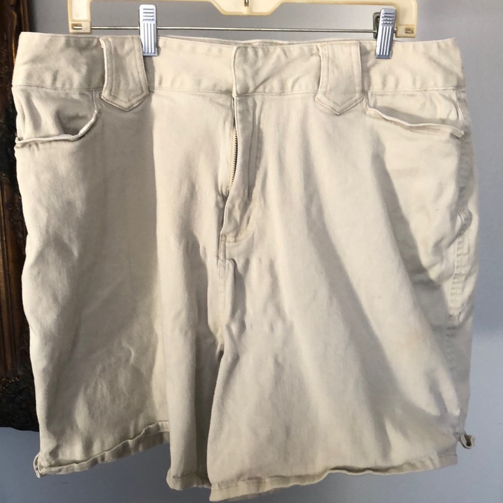 The Blues size 20 96% cotton 4% spandex dress khaki shorts as is